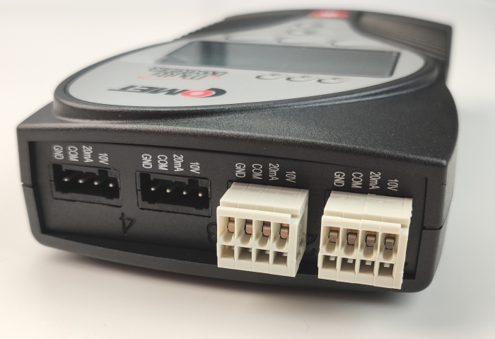 Registrador de datos Ethernet Comet M1300 con 4 entradas universales