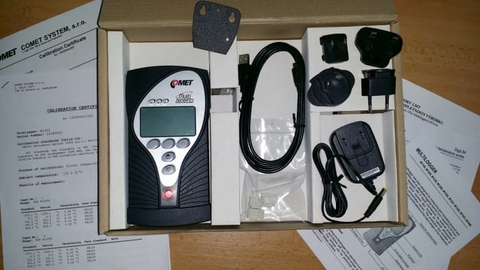 Registrador de datos Ethernet Comet M1300 con 4 entradas universales